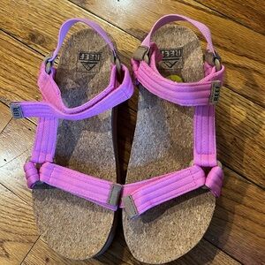 Reef cushion rem hi malibu pink sandal platforms